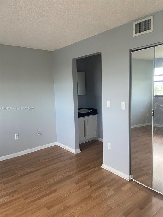 На продажу: $264,900 (2 спален, 2 ванн, 986 Квадратных фут)