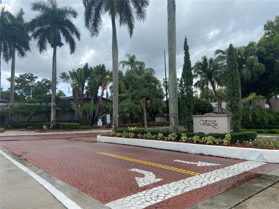 На продажу: $264,900 (2 спален, 2 ванн, 986 Квадратных фут)