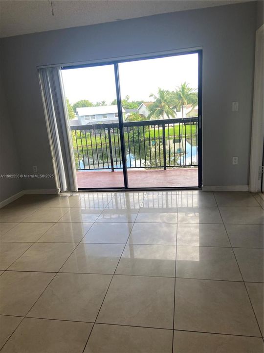 На продажу: $264,900 (2 спален, 2 ванн, 986 Квадратных фут)