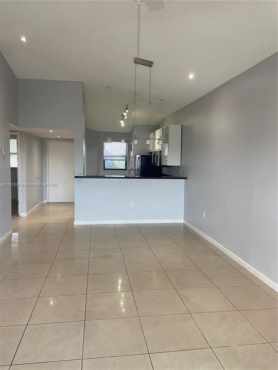 На продажу: $264,900 (2 спален, 2 ванн, 986 Квадратных фут)