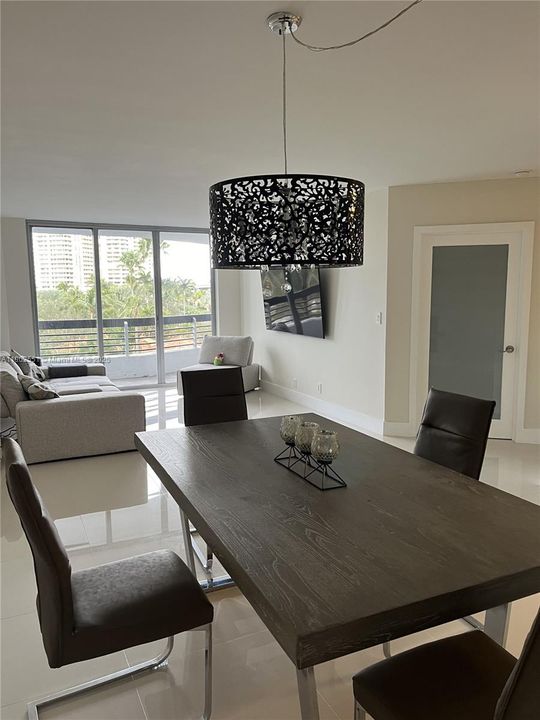 最近租的: $2,500 (1 贝兹, 1 浴室, 753 平方英尺)