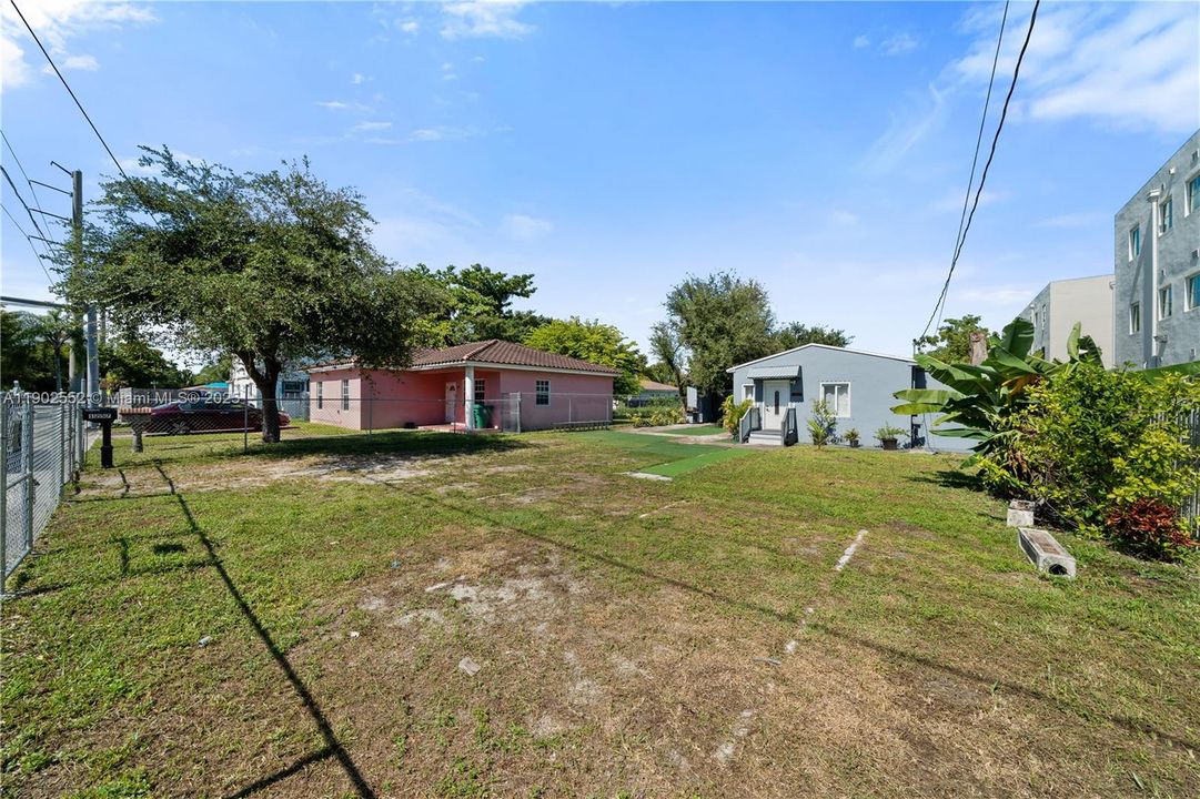 For Sale: $374,950 (3 beds, 2 baths, 932 Square Feet)
