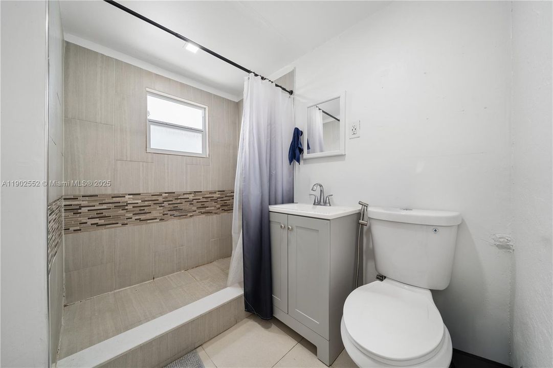 For Sale: $374,950 (3 beds, 2 baths, 932 Square Feet)