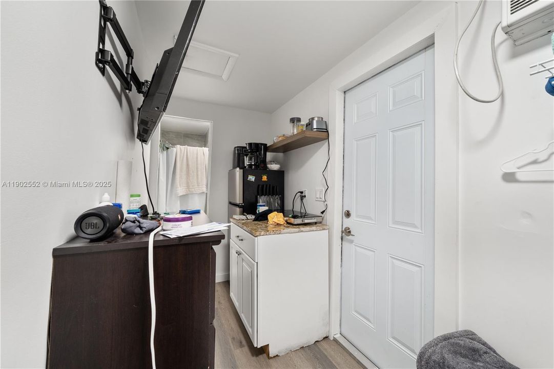 For Sale: $374,950 (3 beds, 2 baths, 932 Square Feet)