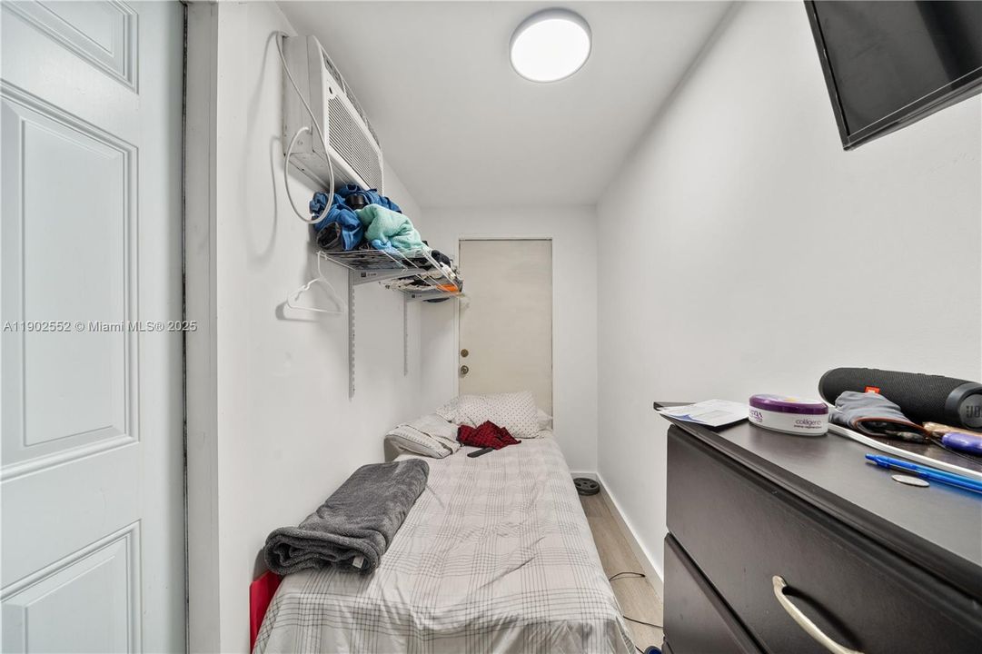 For Sale: $374,950 (3 beds, 2 baths, 932 Square Feet)