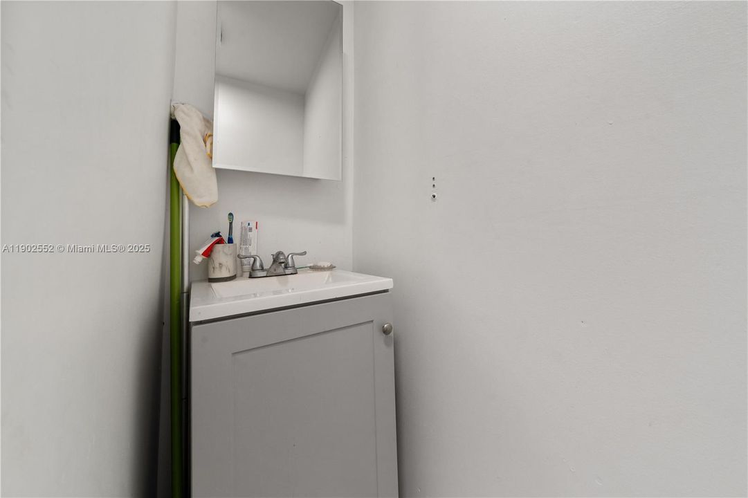 For Sale: $374,950 (3 beds, 2 baths, 932 Square Feet)