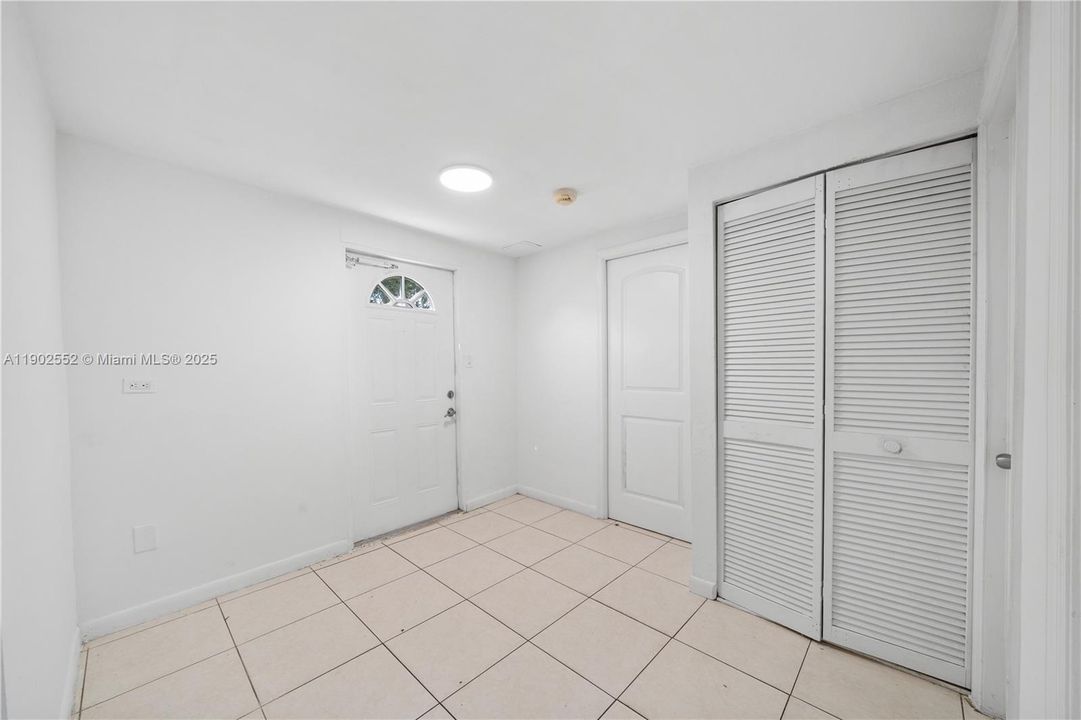 For Sale: $374,950 (3 beds, 2 baths, 932 Square Feet)