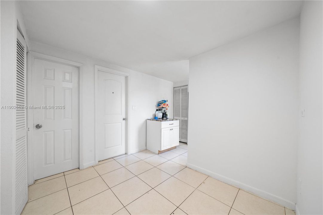 For Sale: $374,950 (3 beds, 2 baths, 932 Square Feet)