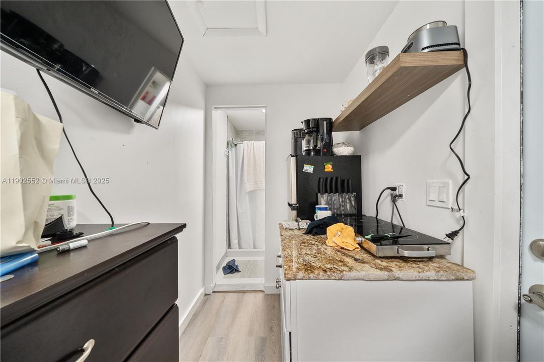 For Sale: $374,950 (3 beds, 2 baths, 932 Square Feet)