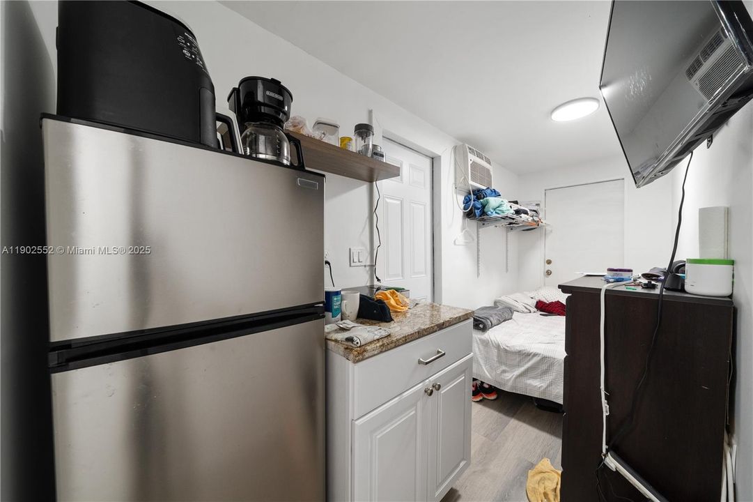 For Sale: $374,950 (3 beds, 2 baths, 932 Square Feet)