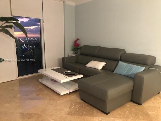 For Rent: $4,000 (2 beds, 1 baths, 1086 Square Feet)