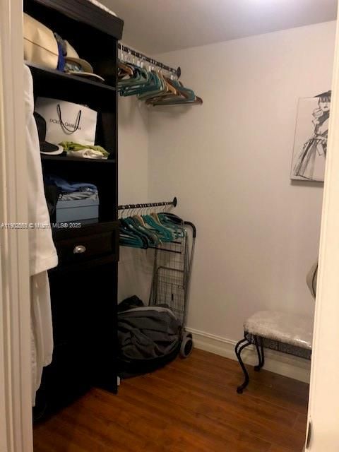 For Rent: $4,000 (2 beds, 1 baths, 1086 Square Feet)