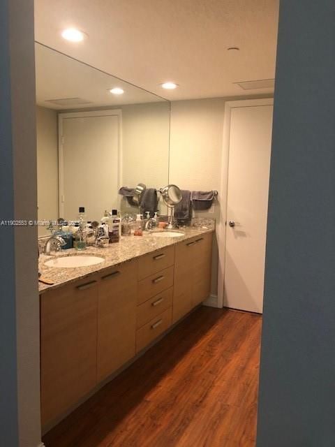 For Rent: $4,000 (2 beds, 1 baths, 1086 Square Feet)
