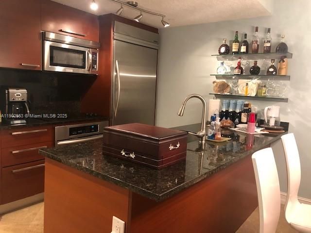 For Rent: $4,000 (2 beds, 1 baths, 1086 Square Feet)