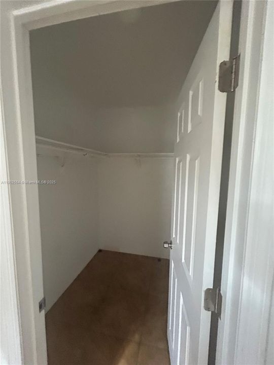 Recently Rented: $1,400 (1 beds, 1 baths, 382 Square Feet)