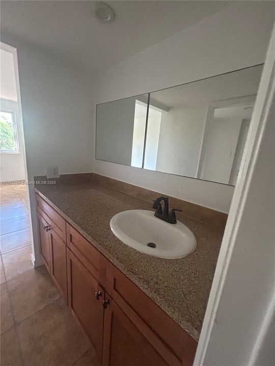 Recently Rented: $1,400 (1 beds, 1 baths, 382 Square Feet)