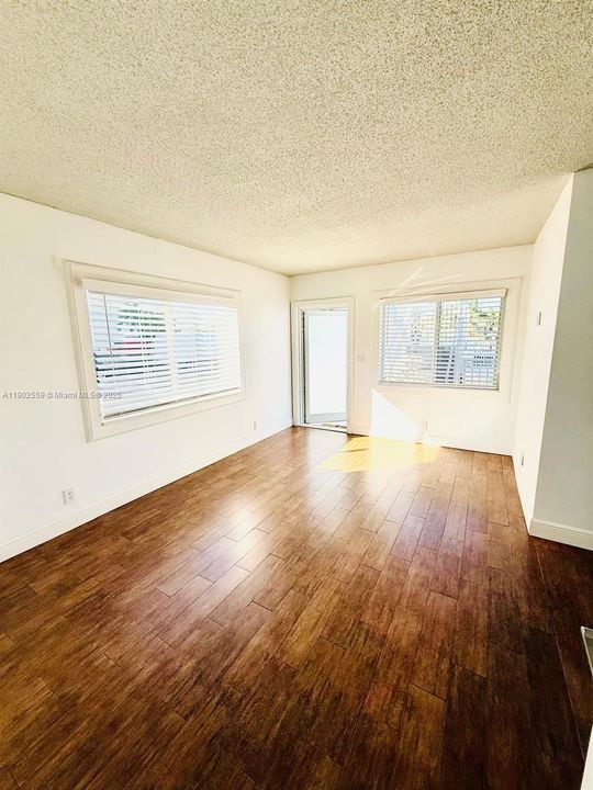 For Rent: $1,900 (1 beds, 1 baths, 540 Square Feet)