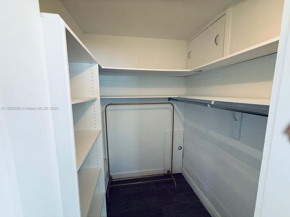 For Rent: $1,900 (1 beds, 1 baths, 540 Square Feet)