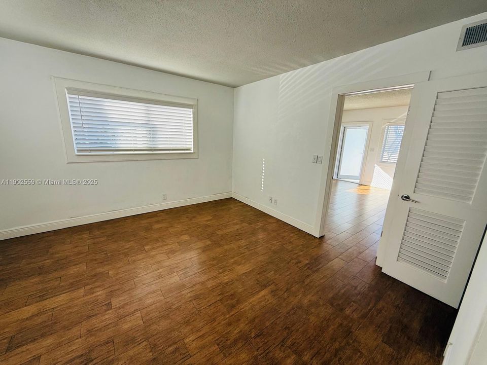 For Rent: $1,900 (1 beds, 1 baths, 540 Square Feet)