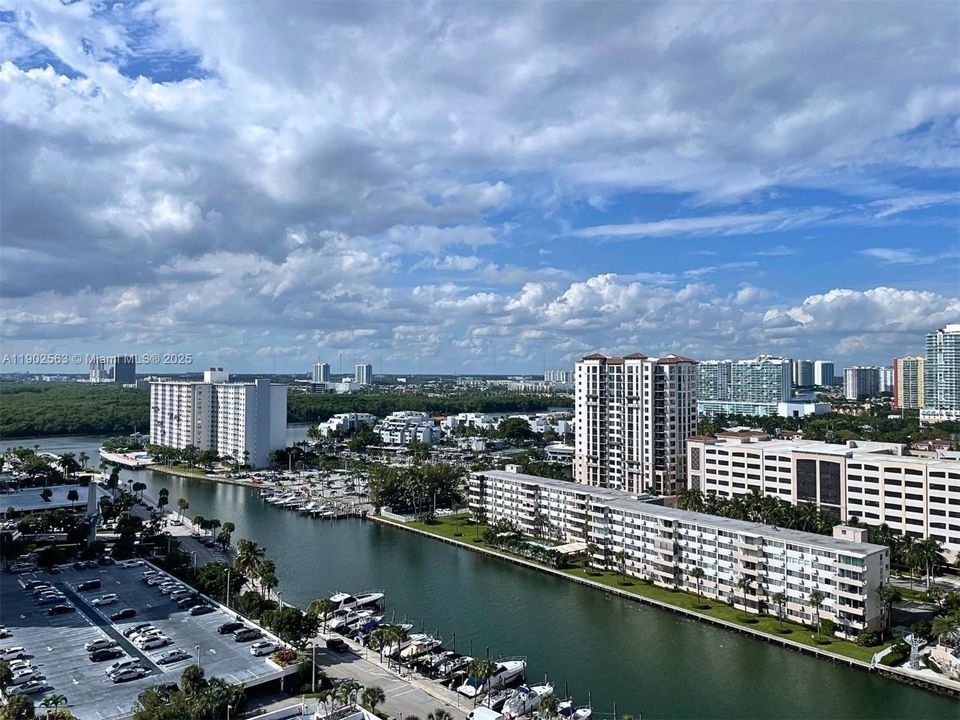 For Sale: $610,000 (2 beds, 2 baths, 1357 Square Feet)