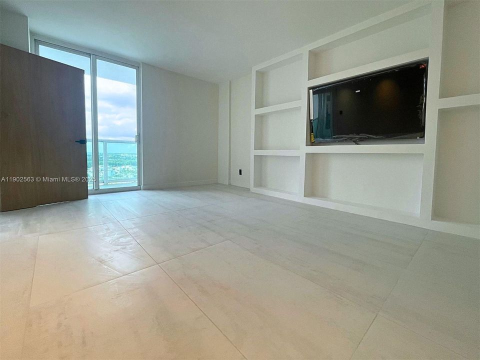 For Sale: $610,000 (2 beds, 2 baths, 1357 Square Feet)