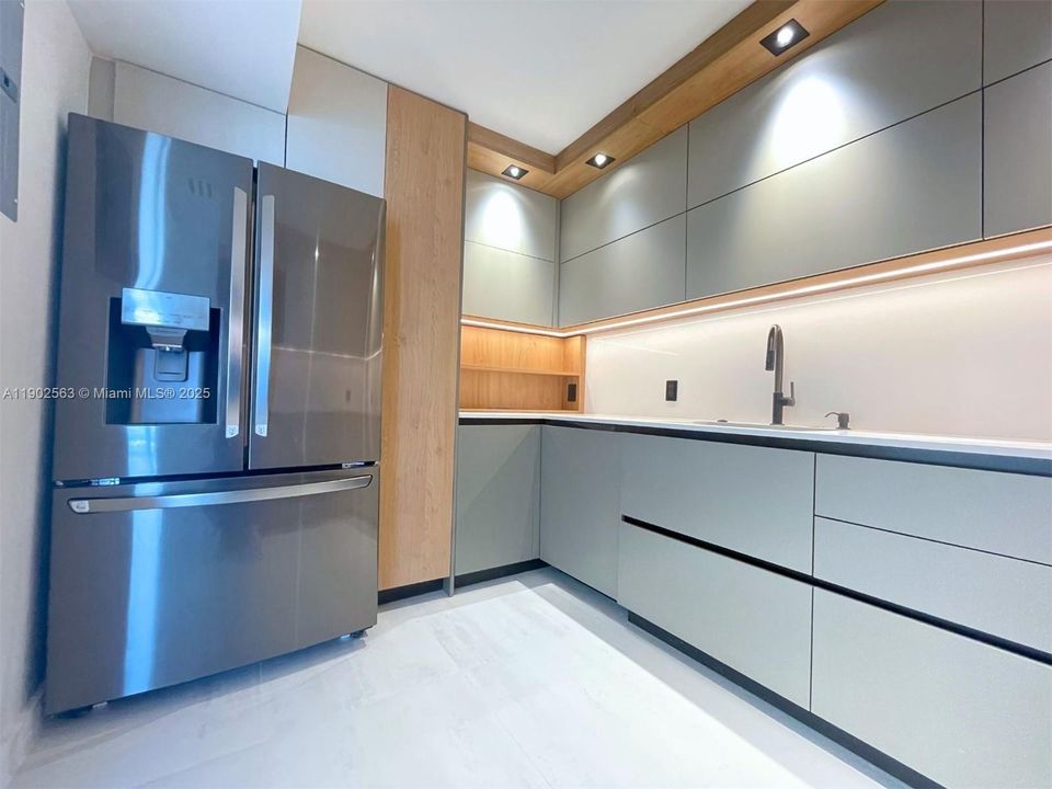 For Sale: $610,000 (2 beds, 2 baths, 1357 Square Feet)