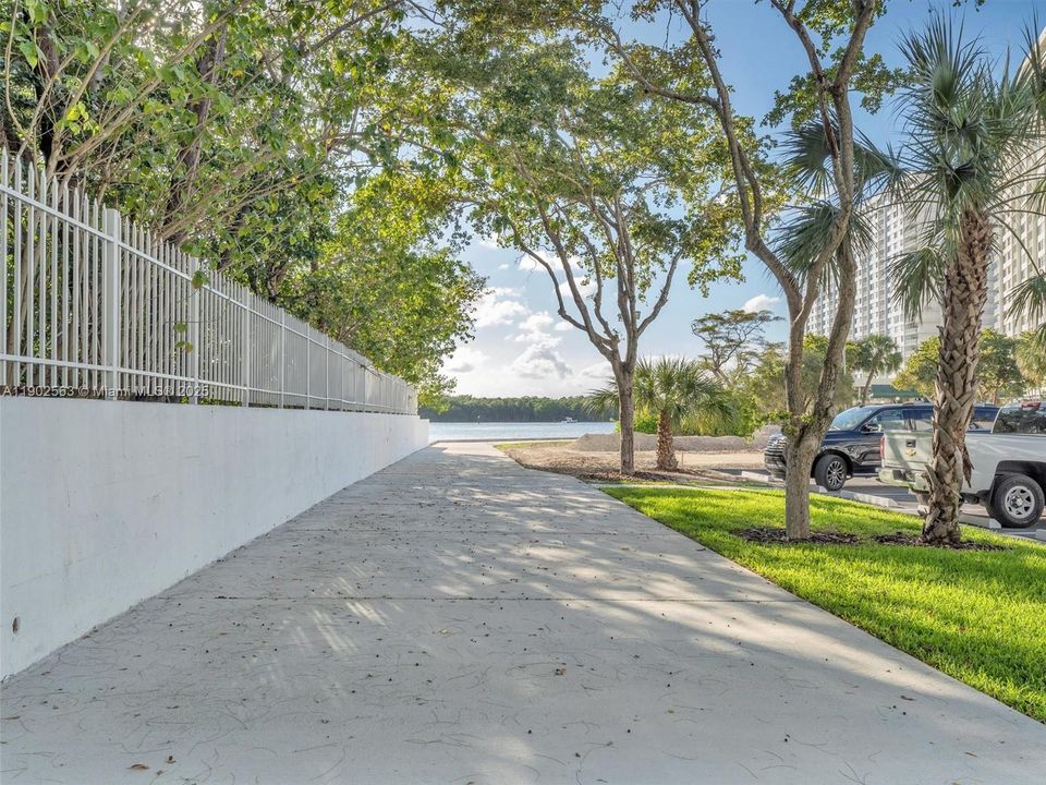 For Sale: $610,000 (2 beds, 2 baths, 1357 Square Feet)