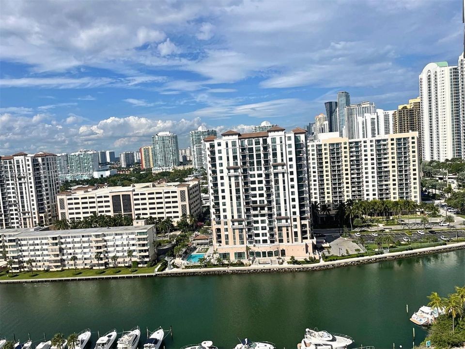 For Sale: $610,000 (2 beds, 2 baths, 1357 Square Feet)