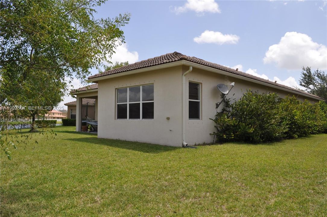 待售: $1,100,000 (4 贝兹, 3 浴室, 2476 平方英尺)