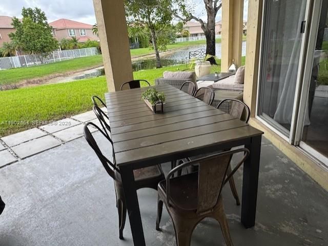 待售: $1,100,000 (4 贝兹, 3 浴室, 2476 平方英尺)