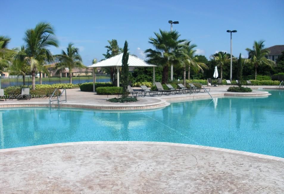 待售: $1,100,000 (4 贝兹, 3 浴室, 2476 平方英尺)