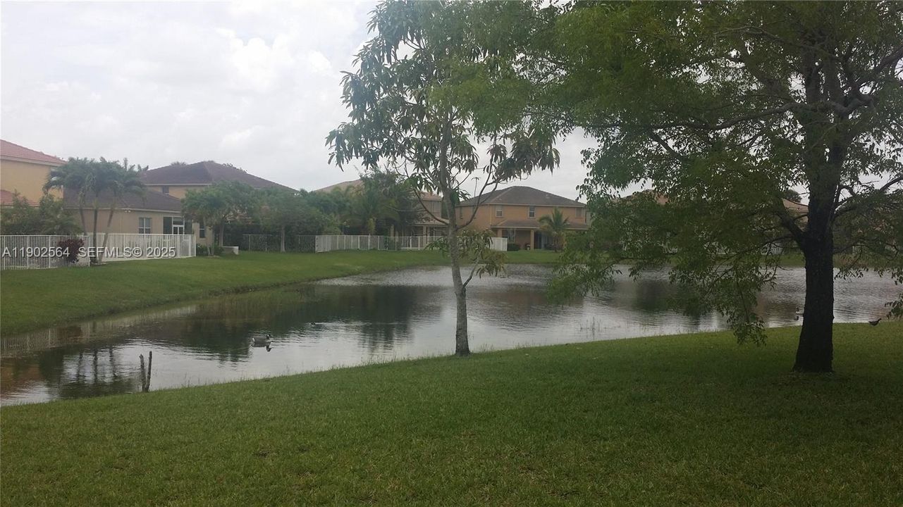 待售: $1,100,000 (4 贝兹, 3 浴室, 2476 平方英尺)