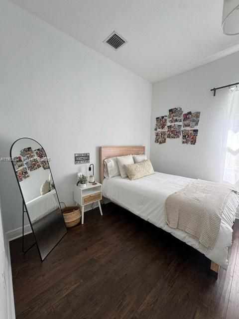 待售: $1,100,000 (4 贝兹, 3 浴室, 2476 平方英尺)