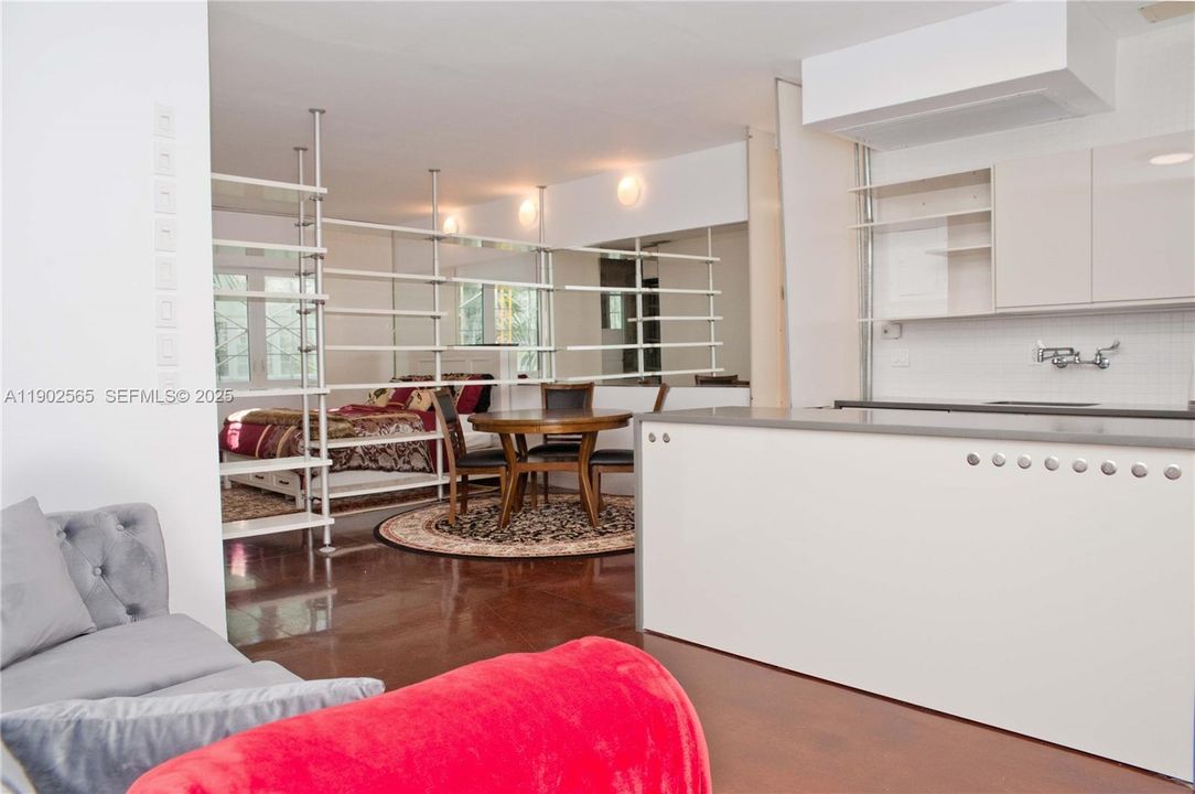 Active With Contract: $1,799 (1 beds, 1 baths, 600 Square Feet)