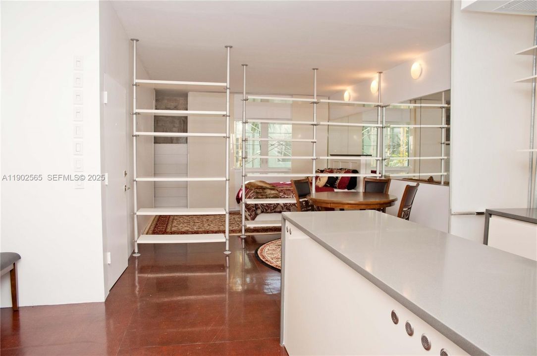 Active With Contract: $1,799 (1 beds, 1 baths, 600 Square Feet)