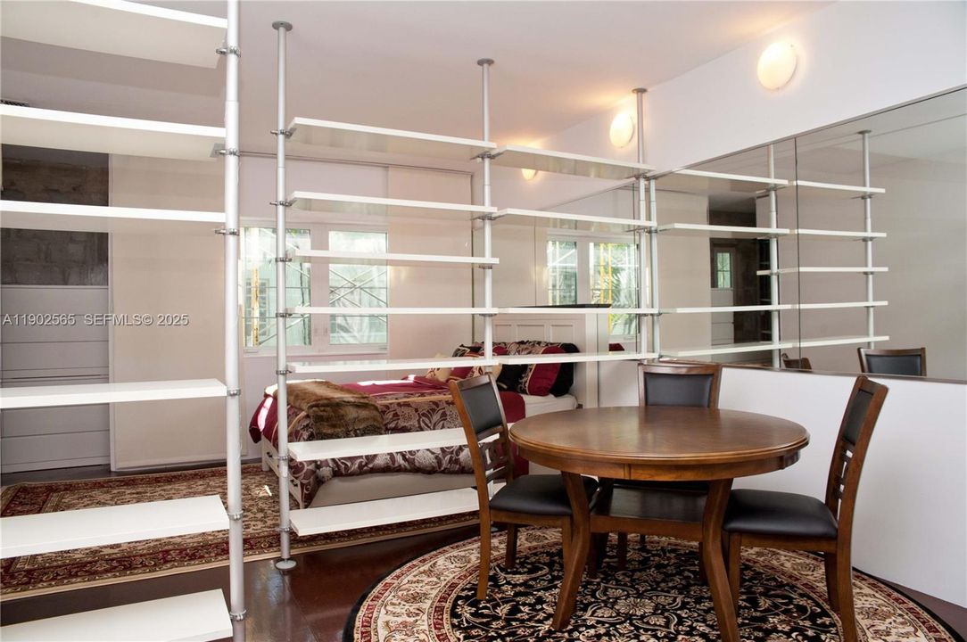 Active With Contract: $1,799 (1 beds, 1 baths, 600 Square Feet)