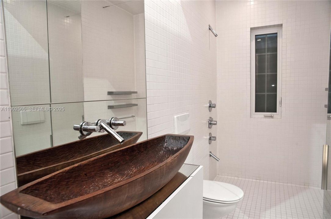 Active With Contract: $1,799 (1 beds, 1 baths, 600 Square Feet)