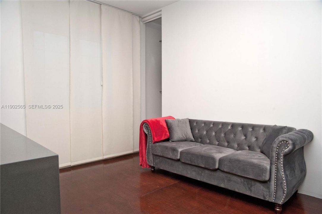 Active With Contract: $1,799 (1 beds, 1 baths, 600 Square Feet)