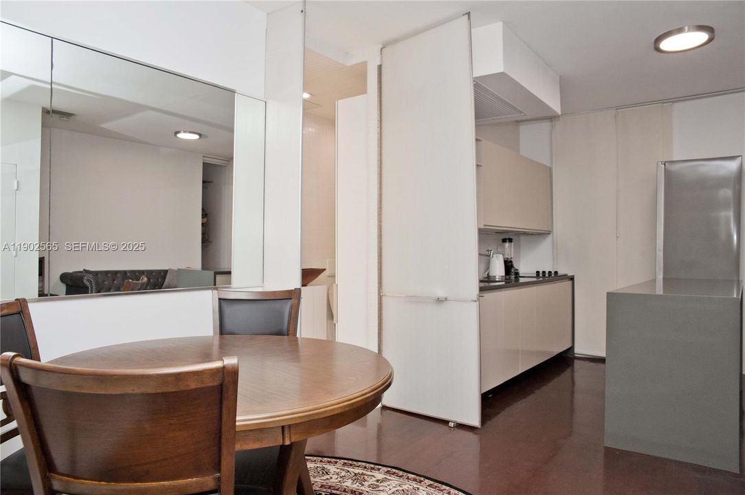 Active With Contract: $1,799 (1 beds, 1 baths, 600 Square Feet)