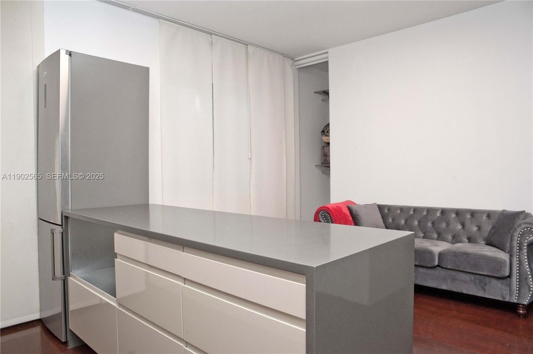 Active With Contract: $1,799 (1 beds, 1 baths, 600 Square Feet)