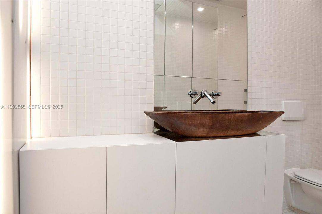 Active With Contract: $1,799 (1 beds, 1 baths, 600 Square Feet)