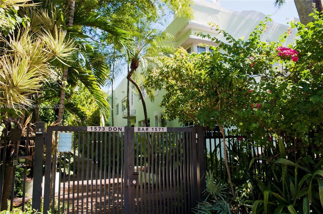 Active With Contract: $1,799 (1 beds, 1 baths, 600 Square Feet)