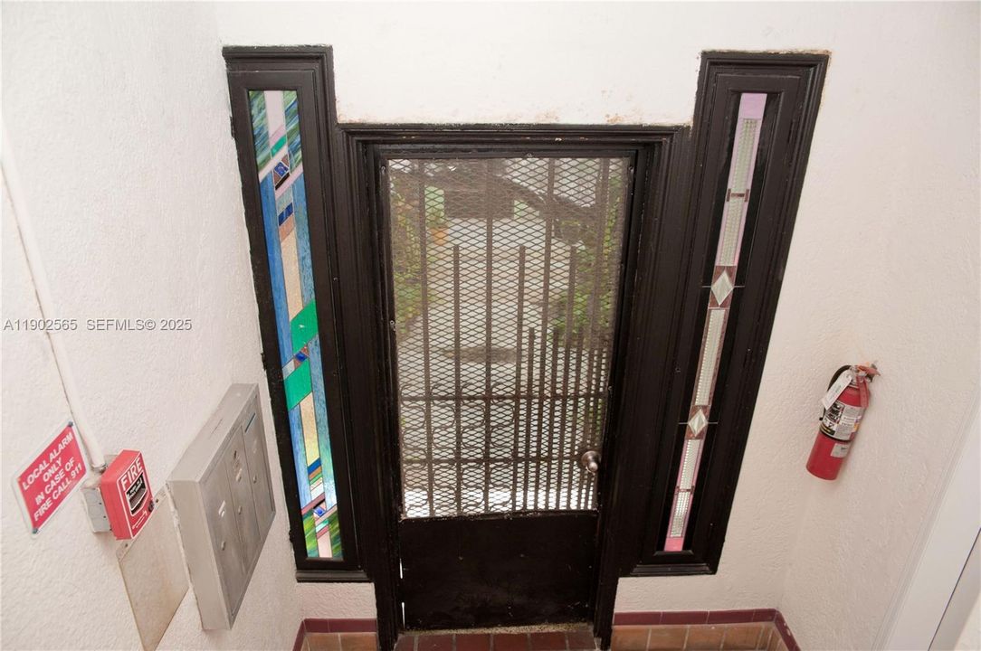 Active With Contract: $1,799 (1 beds, 1 baths, 600 Square Feet)