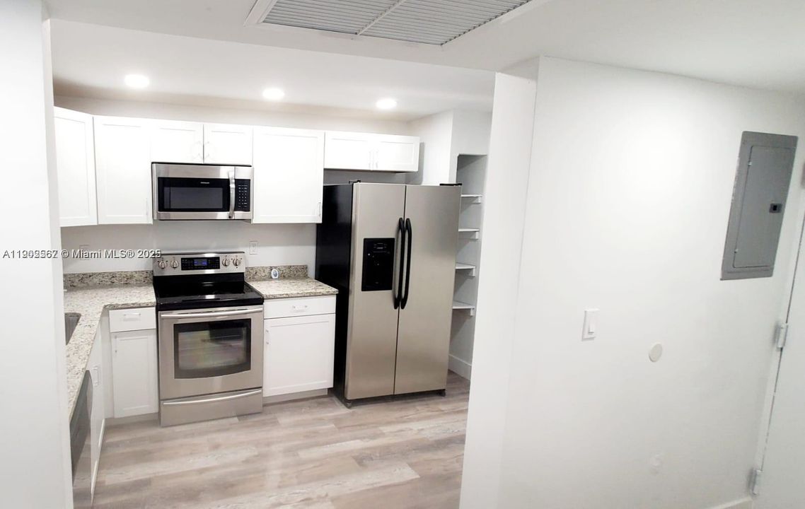 待售: $214,549 (2 贝兹, 2 浴室, 815 平方英尺)