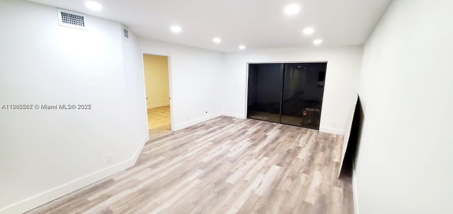 待售: $214,549 (2 贝兹, 2 浴室, 815 平方英尺)