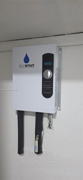 待售: $214,549 (2 贝兹, 2 浴室, 815 平方英尺)