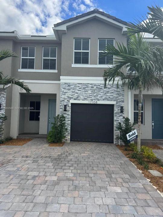 出租: $4,400 (4 贝兹, 2 浴室, 0 平方英尺)