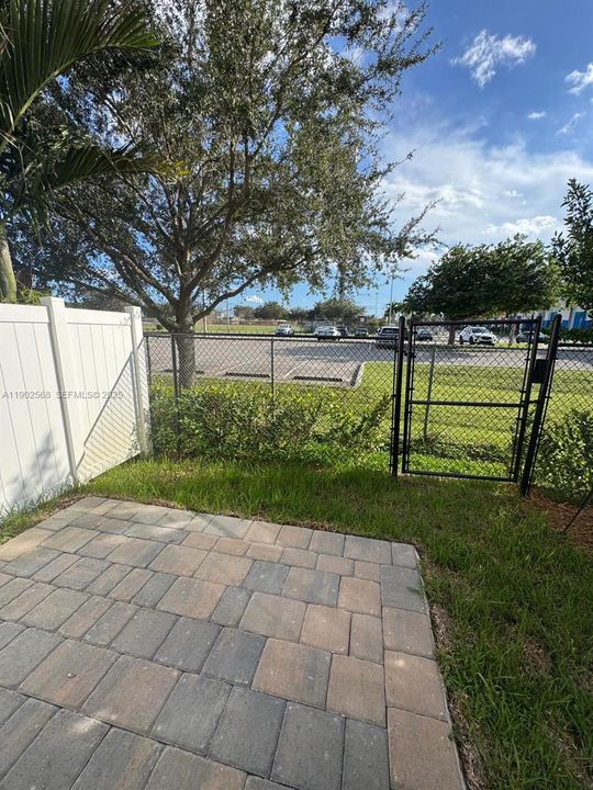 出租: $4,400 (4 贝兹, 2 浴室, 0 平方英尺)