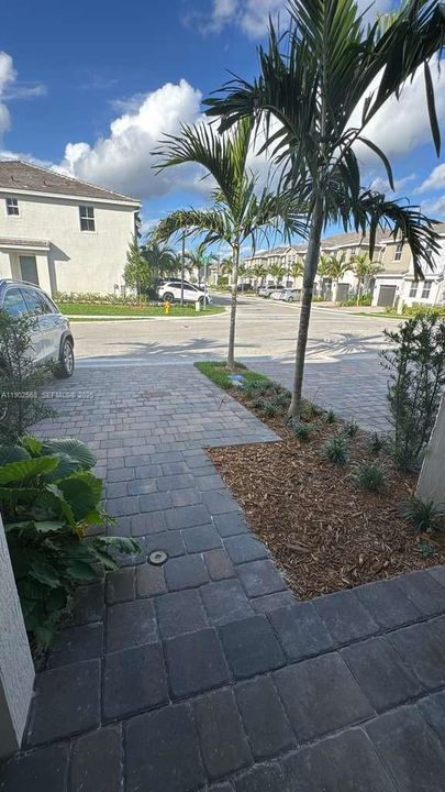 出租: $4,400 (4 贝兹, 2 浴室, 0 平方英尺)