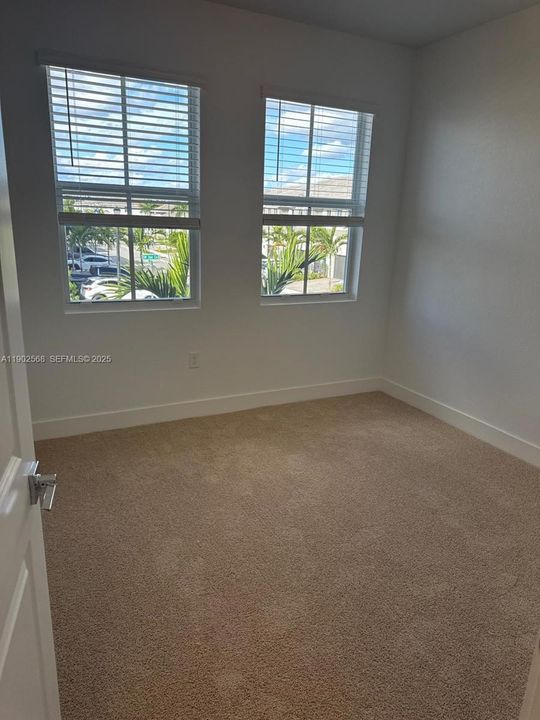 出租: $4,400 (4 贝兹, 2 浴室, 0 平方英尺)